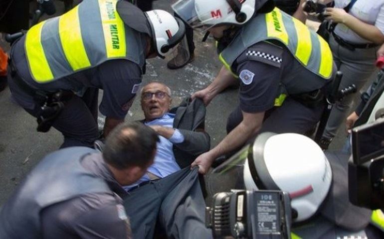 SUPLICY É DETIDO EM PROTESTO CONTRA REINTEGRAÇÃO E LIBERADO APÓS 3 HORAS