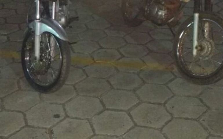 MOTOCICLISTA QUE TEVE MOTO FURTADA VÊ BANDIDOS PASSEAREM COM SUA MOTO PELA CIDADE E CHAMOU A PM