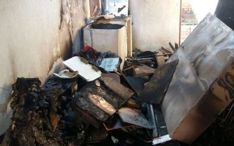 CASA PEGA FOGO E FICA DESTRUÍDA EM AVARÉ