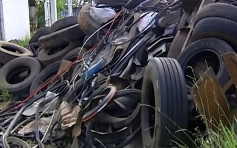 Prefeitura de Angatuba 'larga' pneus e secretário ressalta: 'está afastado da cidade'