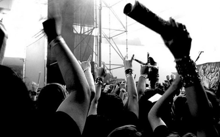 Shows de rock arrecadam alimentos para Fundo Social em Angatuba