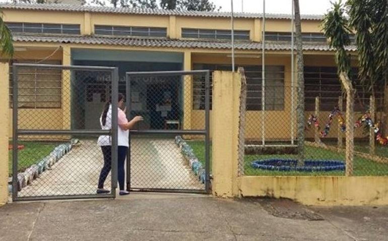 Menina é vista com veneno de rato em creche e crianças param em hospital