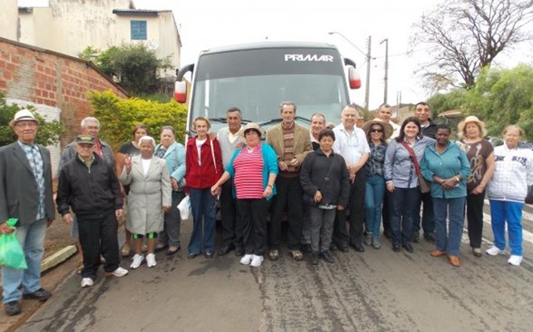IDOSOS DA VILA DIGUINIDADE FAZEM O PRIMEIRO PASSEIO PARA A BARRA BONITA