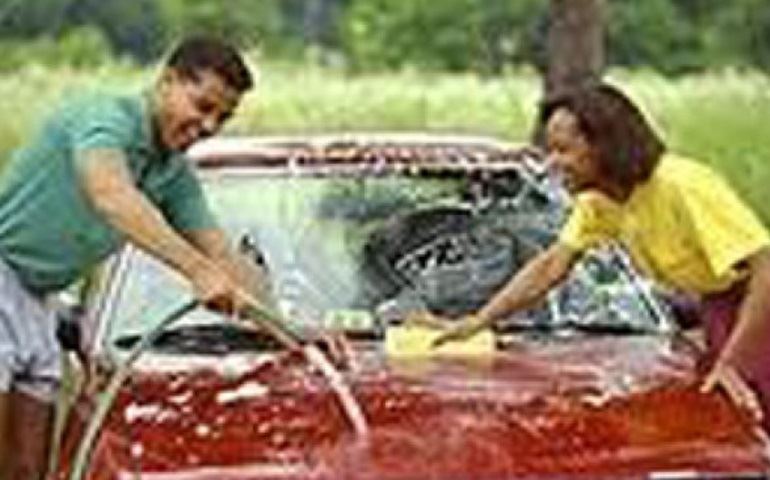 Campinas cria multa para quem lavar calçada ou veículo com água tratada.