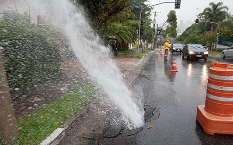 25% da água captada na Grande SP pela Sabesp é desperdiçada