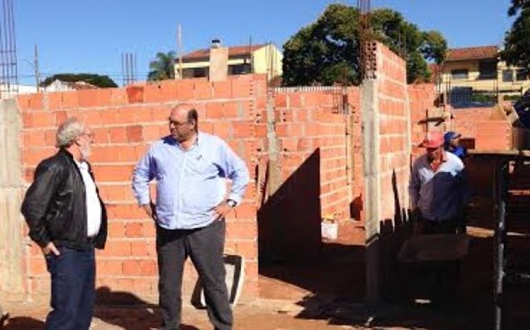 Prefeito e secretário da saúde fiscalização obras.
