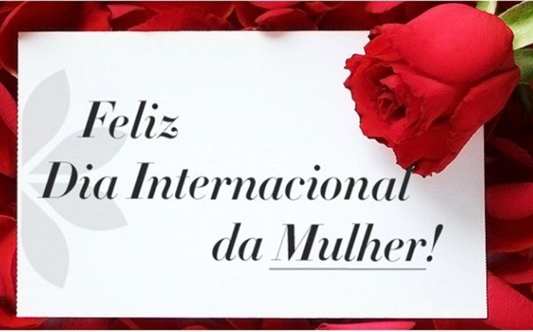 Exposição é realizada em homenagem à mulher
