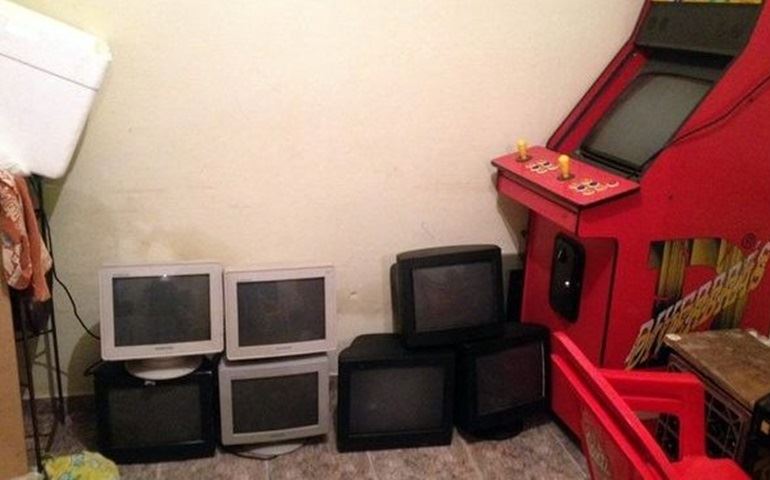 Onze máquinas caça-níqueis são apreendidas em bar de Avaré, diz PM