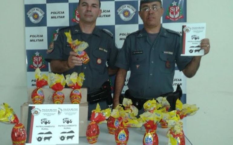 PATRULHA RURAL INTERAGINDO COM COMUNIDADE