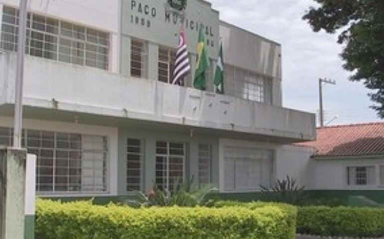 Prefeitura perde prazo e exonera 62 funcionários comissionados ilegais