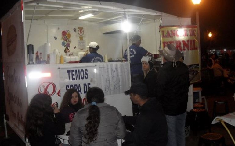 PROPRIETÁRIOS DO TRAILER DA RUA MANECO AMÂNCIO ESTÃO RECEBENDO AMEAÇAS DE VÂNDALOS.