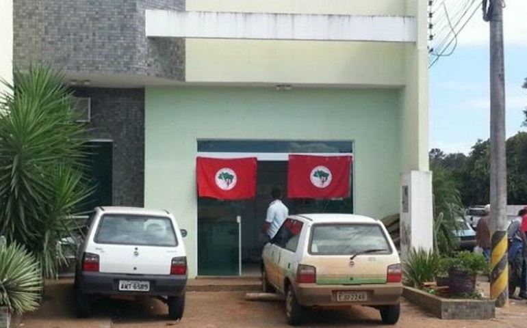 Grupo do MST ocupa prédio e pede desapropriação de terras em Iaras