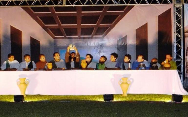 Encenação da Paixão de Cristo emociona público avareense