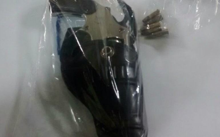 Jovens são detidos após roubo de carro e tiroteio em Angatuba