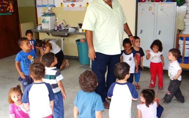  Prefeito visitas escolas  e vistoria obras da saúde