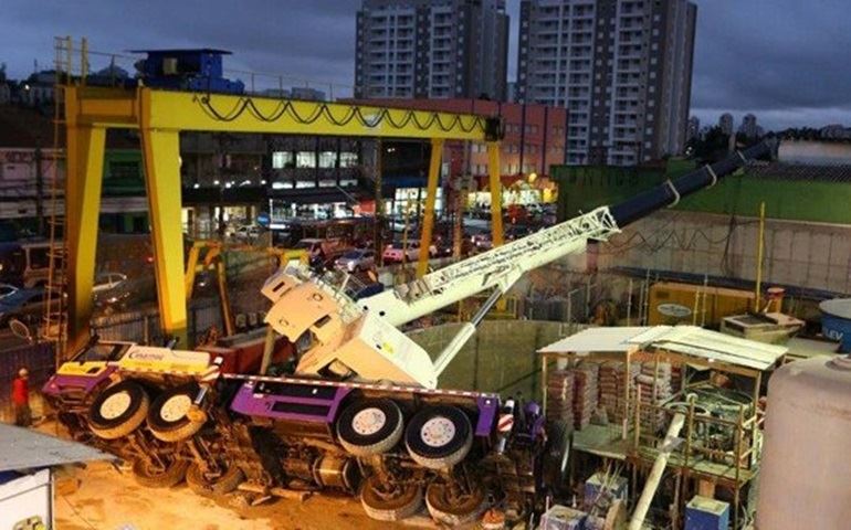 Guindaste tomba em obra de futura estação da Linha 4-Amarela do Metrô