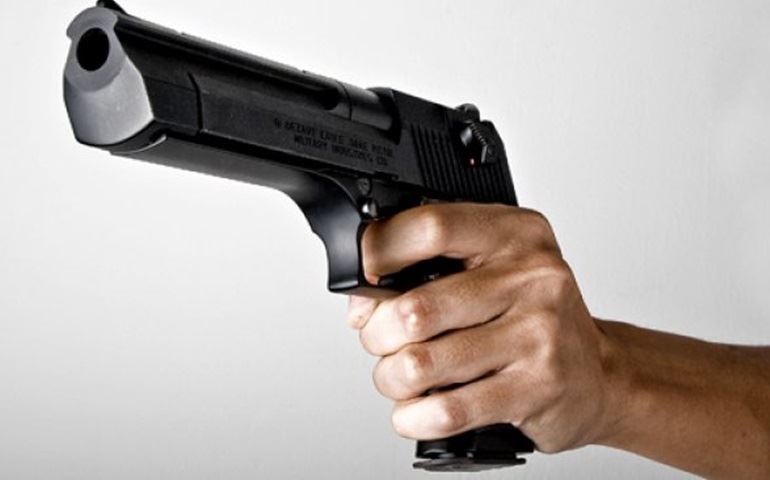Homem armado rouba R$ 30 mil de confecção de roupas em Taguaí
