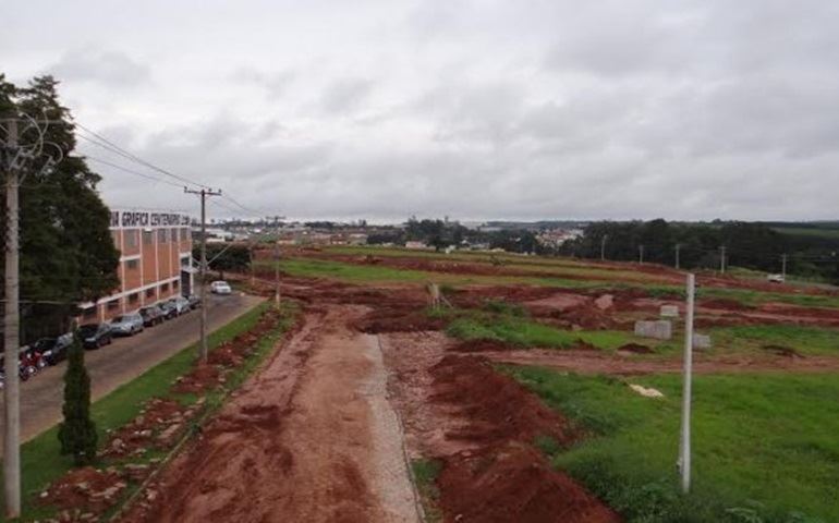 Obra de combate à erosão da Av. Gilberto Filgueiras avança 70% do previsto 