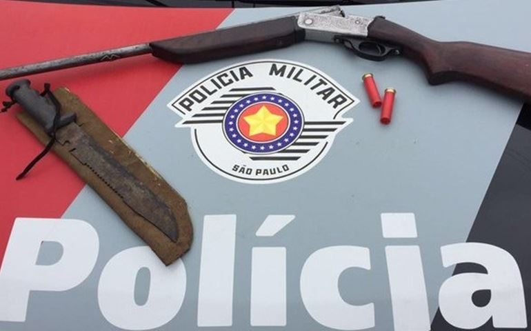 Homem é preso ao ser flagrado com espingarda para caça em Itapetininga