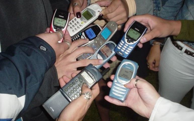 USAM CELULARES DO MUNICÍPIO E ATENDEM QUEM LHES CONVEM