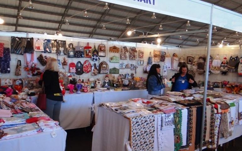 Artesãs comemoram o sucesso da Feira Artesanal