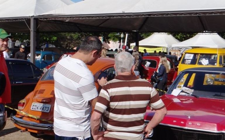 Feriado prolongando terá encontros de veículos antigos e de motociclistas