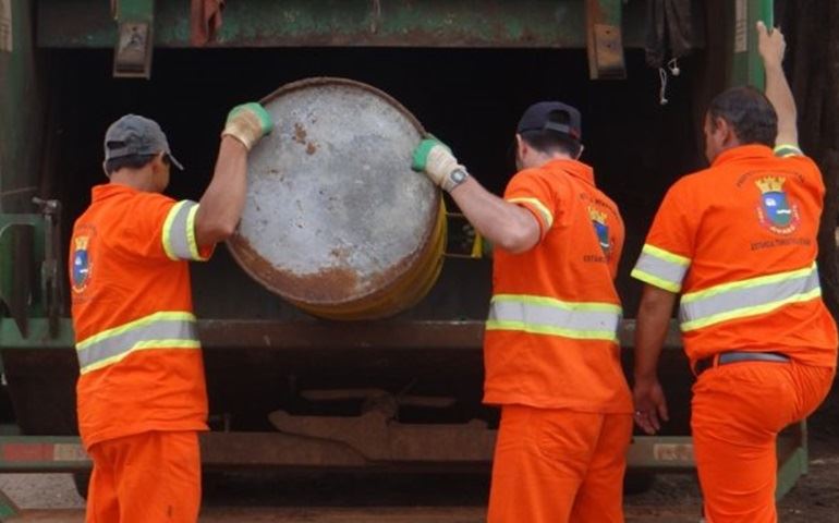 Por contenção de despesas, coleta de lixo não será feita nos fins de semana