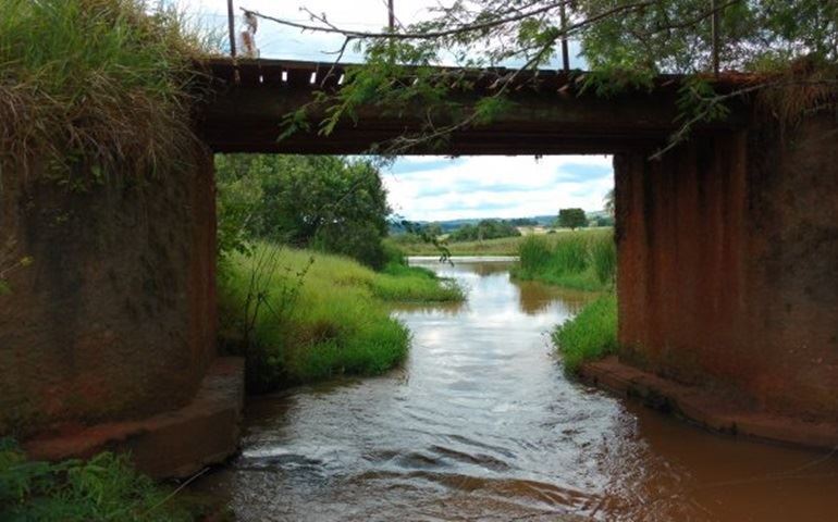 Ponte metálica beneficiará moradores do Jurumirim I