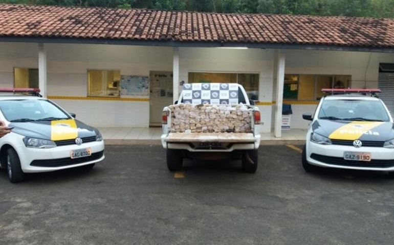 POLICIAMENTO RODOVIARIO APROXIMADAMENTE 150 Kg DE  MACONHA