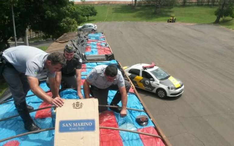 POLICIAMENTO RODOVIÁRIO APREENDE APROXIMADAMENTE 800 CAIXAS DE  CIGARROS (cerca de 400.000 maços)