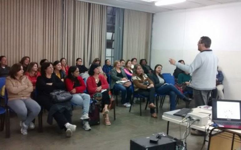 Professores participam de oficina pedagógica sobre literatura