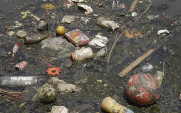 PESCADORES DEIXAM LIXOS NA ORLA DE RIOS - REPRESAS