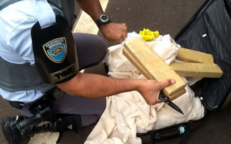 TOR flagra duas mulheres que traficavam 42 tabletes de maconha