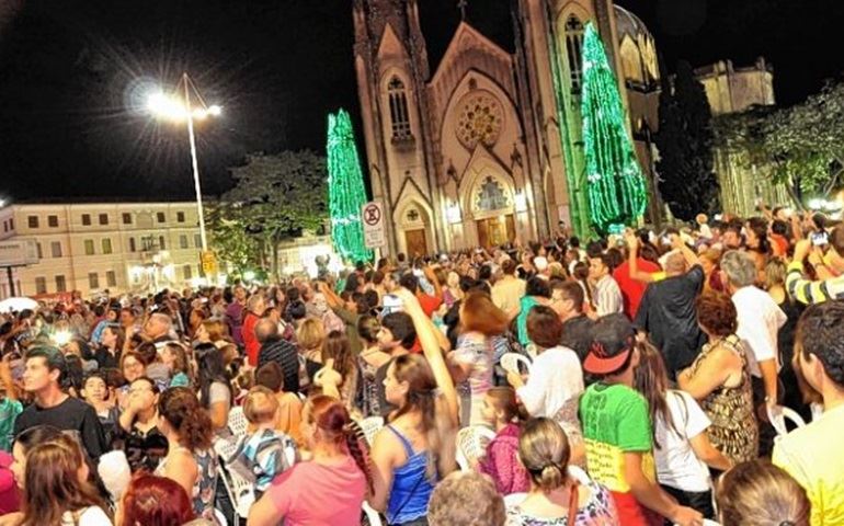 Natal Luz tem 1 milhão de lâmpadas em Botucatu