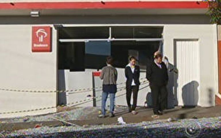 ASSALTO A CAIXA ELETRÔNICOS EM AREIÓPOLIS