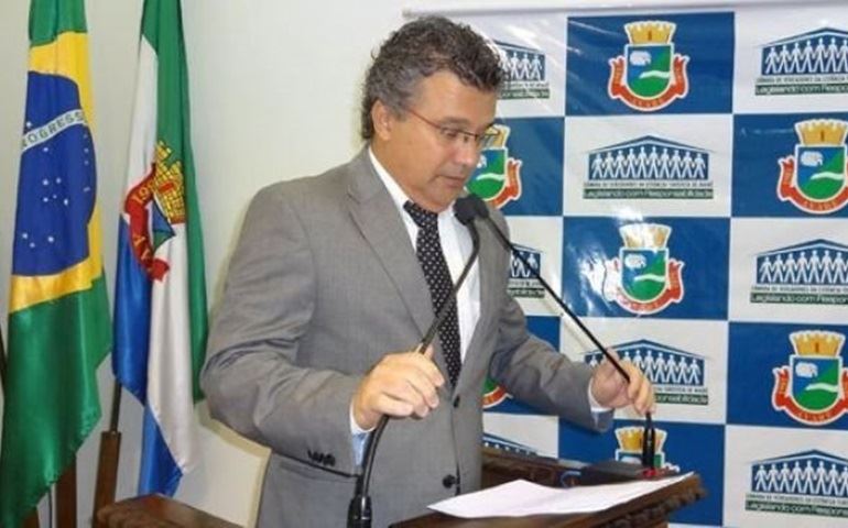 Prefeitura gastou quase 400 mil sem licitação em 2013