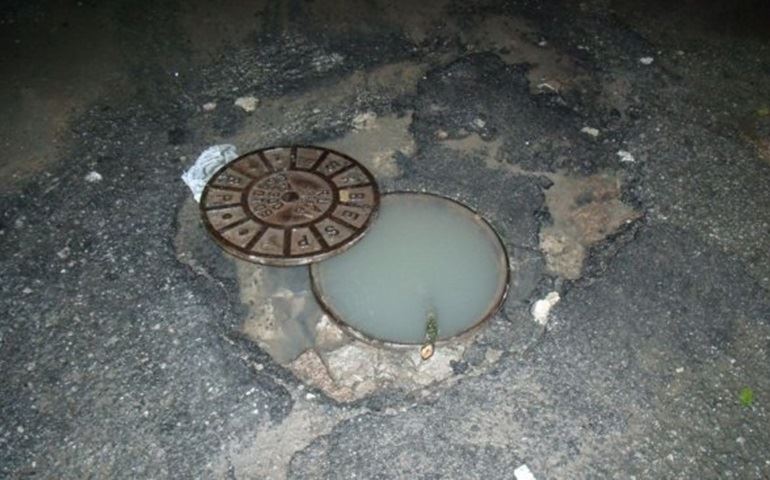 TERMINA A GREVE DA SABESP E ARRUMAM O ESGOTO DO PLIMEC