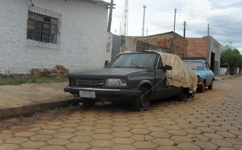 AUMENTA O NÚMERO DE VEÍCULOS ABANDONADOS NAS VIAS PÚBLICAS DE AVARÉ.