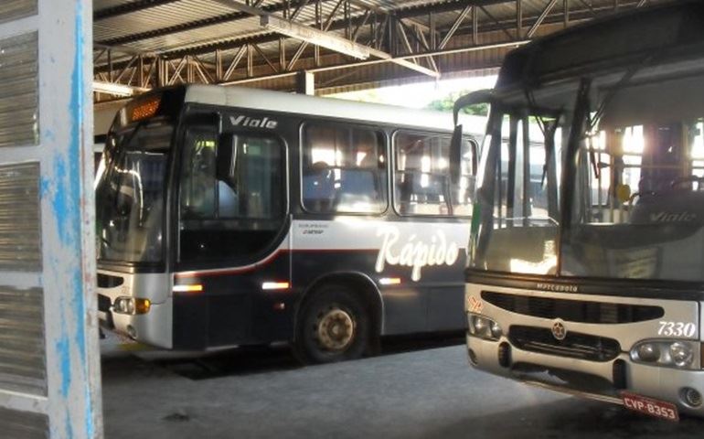 ÔNIBUS DA RÁPIDO CAMPINAS SEM CINTOS DE SEGURANÇA.