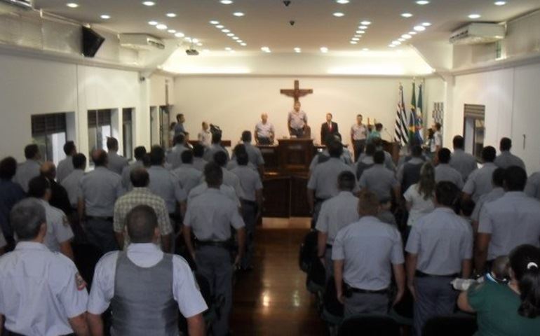 POLÍCIA MILITAR DE AVARÉ DISTRIBUI LÁUREA, GALARDÕES.