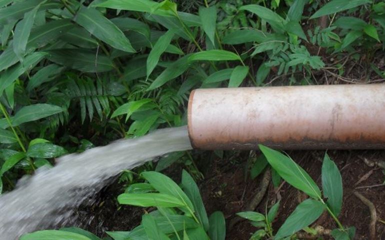 CRIME AMBIENTAL: PENITENCIÁRIA DE BARRA GRANDE JOGA SEU ESGOTO NO RIBEIRÃO DAS PEDRAS.