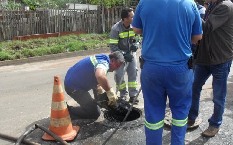 ENTUPIMENTO DE ESGOTO DO PLIMEC ERA UMA GUIA DE SARGETA