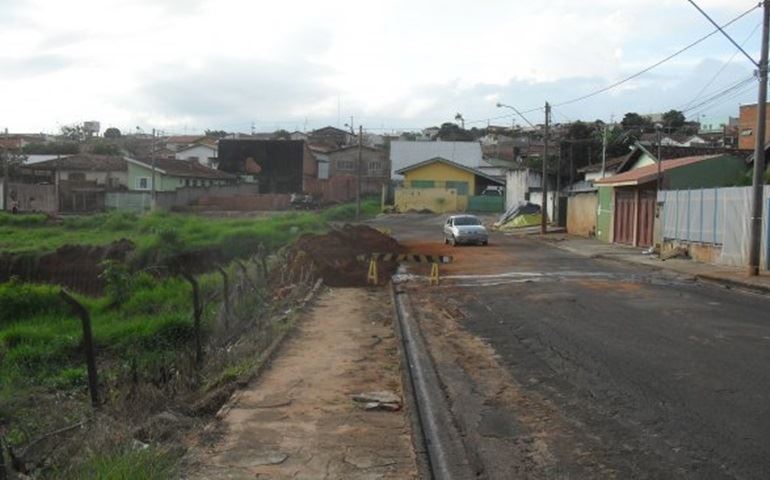 VAZAMENTOS DE ESGOTOS DA SABESP CAUSAM CRIMES AO MEIO AMBIENTE.