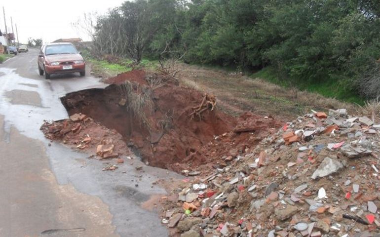 SABESP - CETESB - SECRETARÍA DE OBRAS DE AVARÉ EM DESCASO.