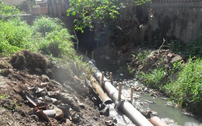 ESGOTO DA SABESP ESTÁ PREOCUPANDO MORADORES DA VILA NOVA