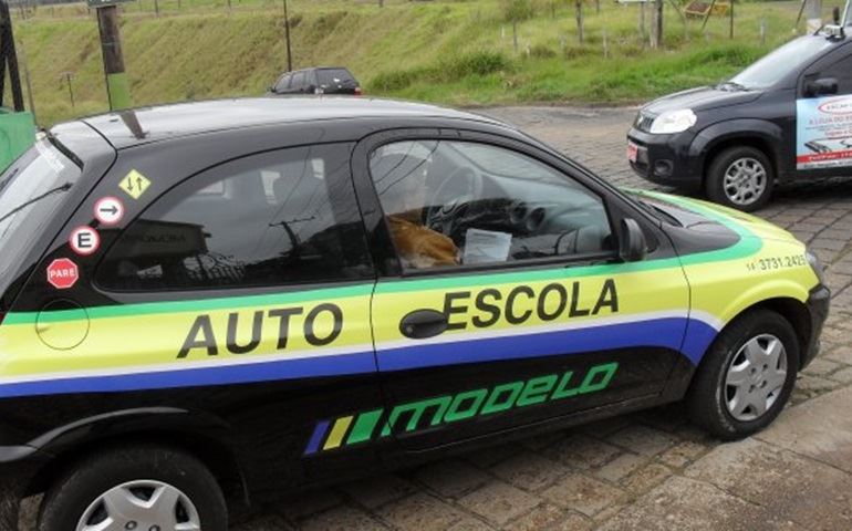 ALUNOS DE AUTO ESCOLA RECLAMAM DO TRATAMENTO DE ALGUNS EXAMINADORES