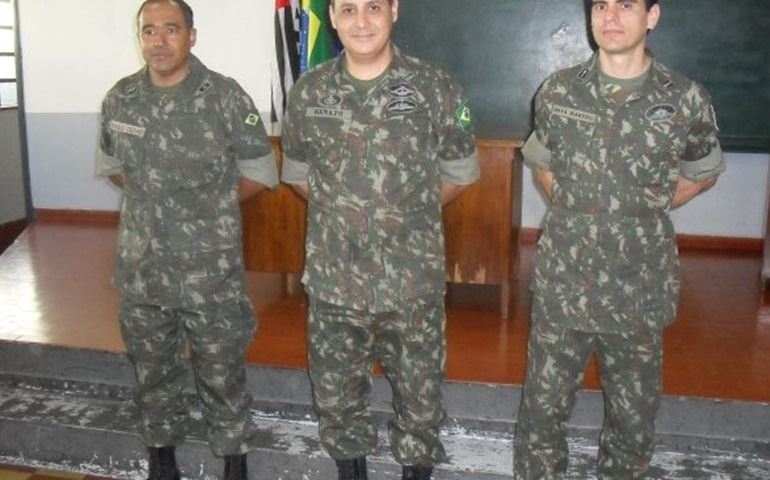 OFICIAIS DO EXERCITO EM VISITA DE INSPEÇÕES E INSTRUÇÕES