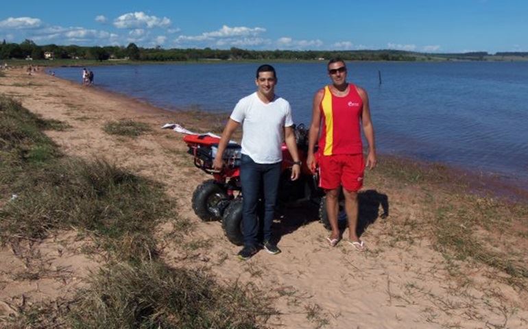 BALNEÁRIO COSTA AZUL VIVE MAIS UM FINAL DE SEMANA PROLONGADO DESPOLICIADO E SEM BANHEIRO QUÍMIC