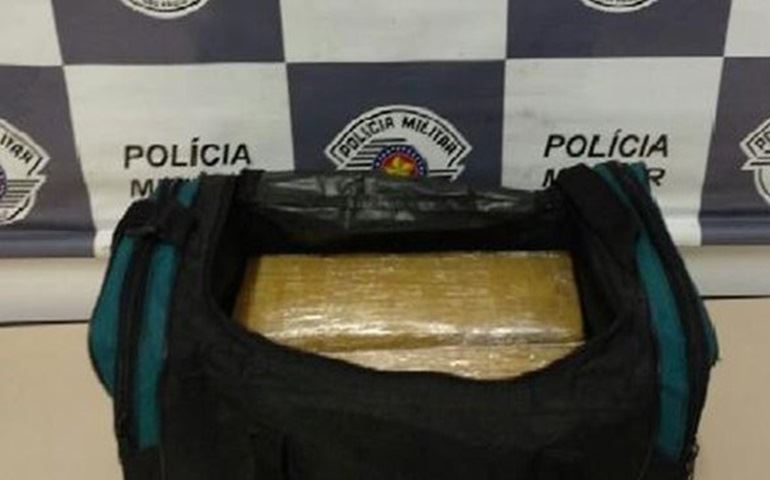 Adolescente é flagrado com 5 quilos de maconha em ônibus em Avaré