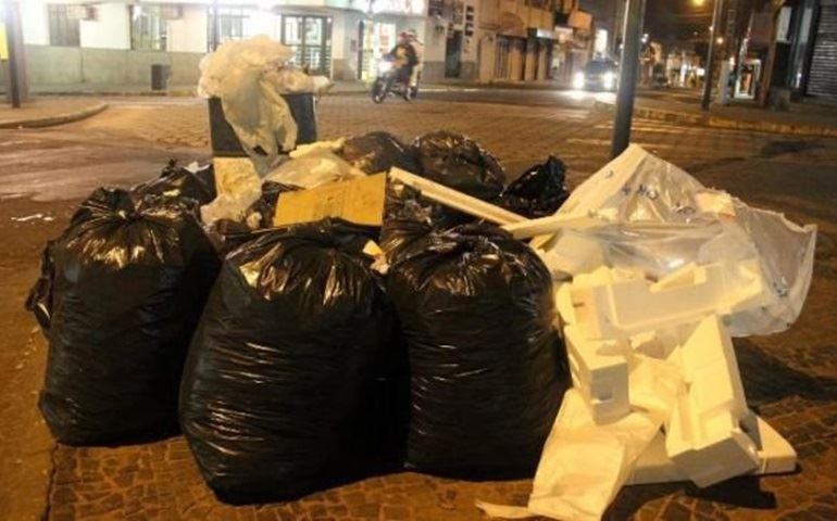 Alguns avareenses discordam do sistema de coleta de lixo